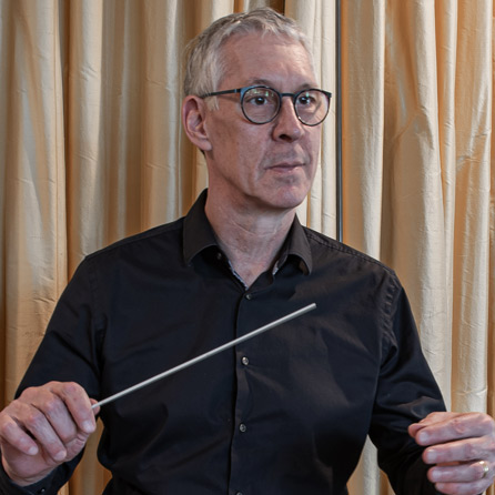 Andrew Grainger conducting